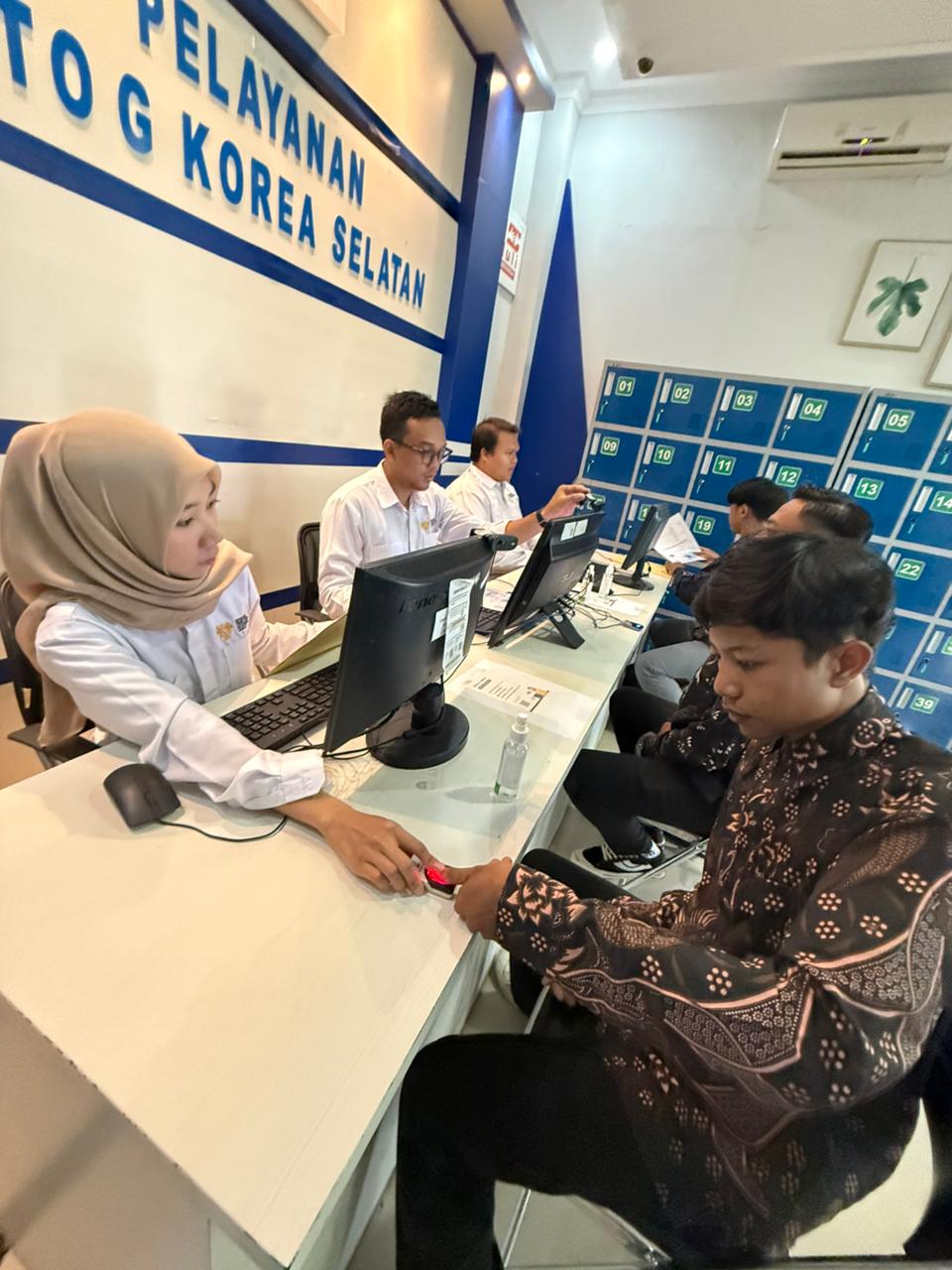 Pelaksanaan Perekaman Biometrik dan Verifikasi Dokumen G2G Korea SelatanBP3MI Jawa Tengah Fasilitasi Perekaman Biometrik dan Verifikasi Dokumen Program G to G Korea SelatanPelaksanaan Perekaman Biometrik dan Verifikasi Dokumen G2G Korea Selatan